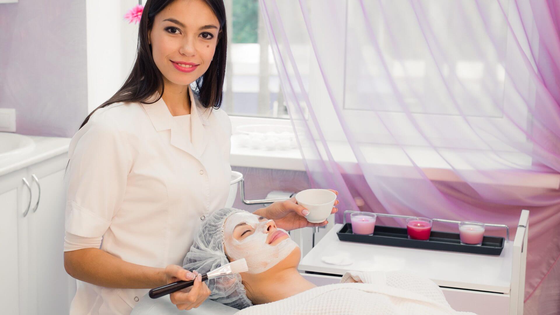 DIPLOMA IN MAKE-UP ARTIST